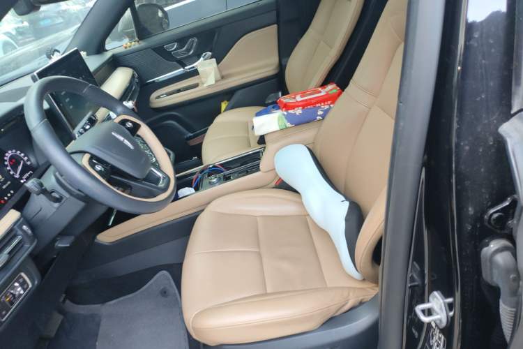 Used Lincoln Corsair 2020 2.0T Two-Wheel Drive Luxury Edition Left Front Seat