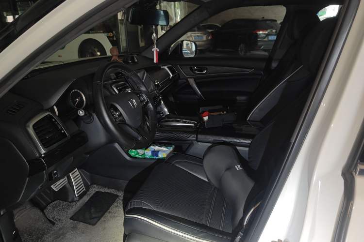 Used Honda UR-V 2017 370TURBO 2WD Prestige Edition China V Left Front Seat