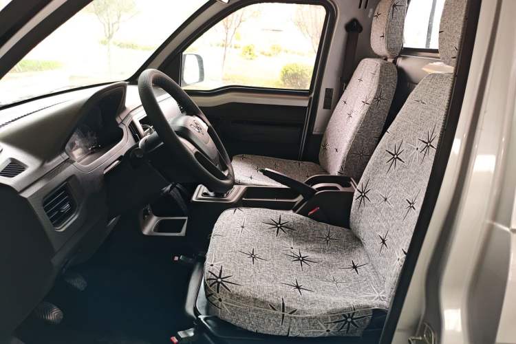 Used Wuling Rongguang New Truck 2019 1.5L Single-Row China VI L3C Left Front Seat