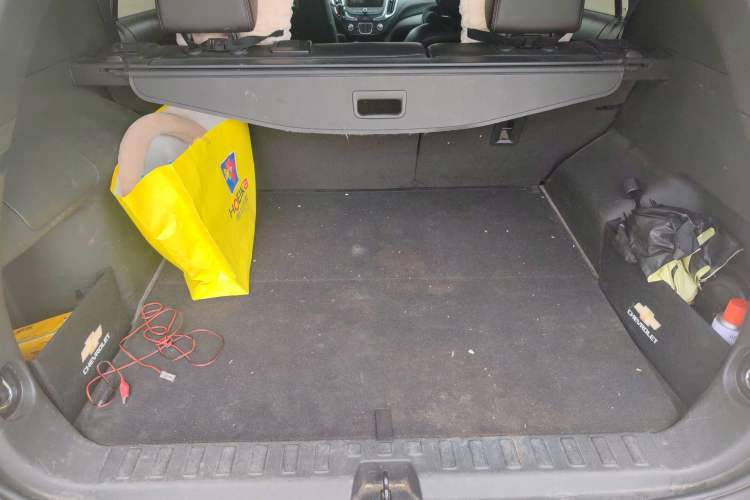 Used Chevrolet Equinox 2018 RS 550T Automatic All-Wheel-Drive Boundary Edition Trunk