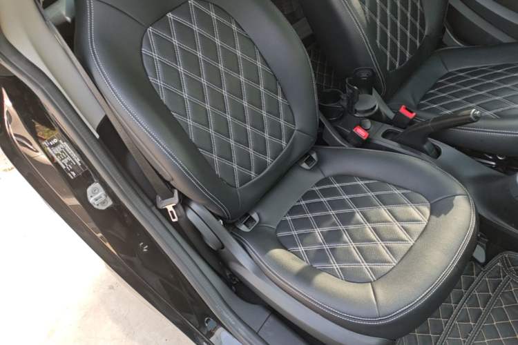 Used smart fortwo 2015 1.0L 52 kW Hardtop Passion Edition Right Front Seat