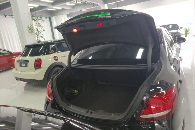 Used Mercedes-Benz E-Class 2018 Facelift E 300 L Luxury Edition
