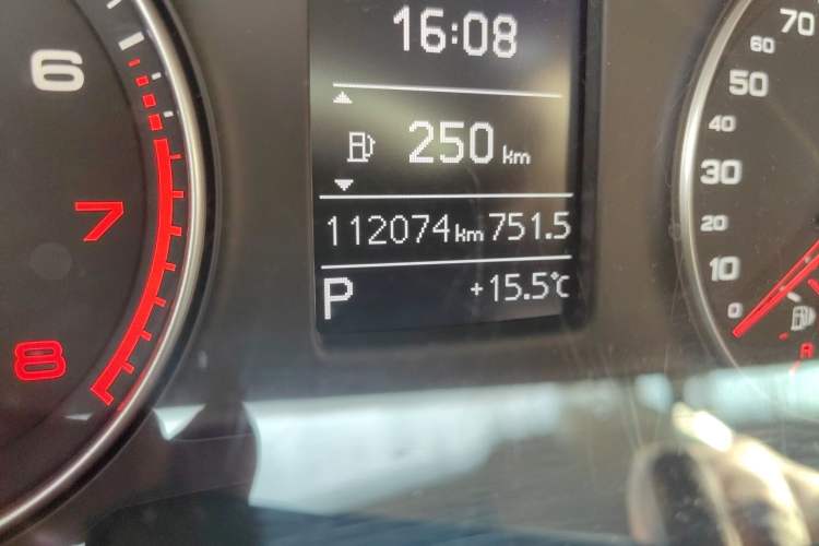 Used Audi Q3 2015 30 TFSI Comfort Model Odometer Close Up