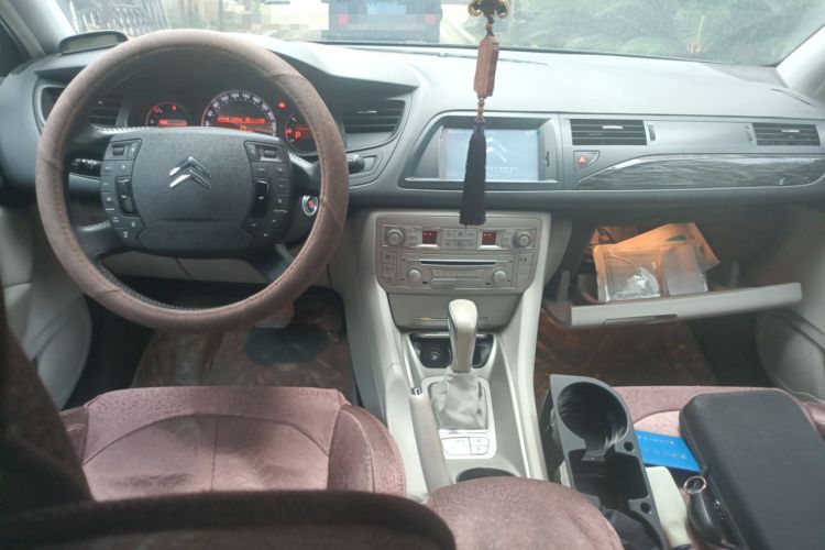 Used Citroen C5 2012 2.0L Automatic Luxury Edition Center Console