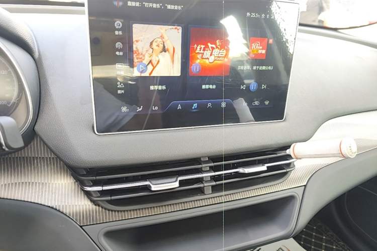 Used Hongqi E-QM5 2022 431 km Charge & Enjoy Edition
