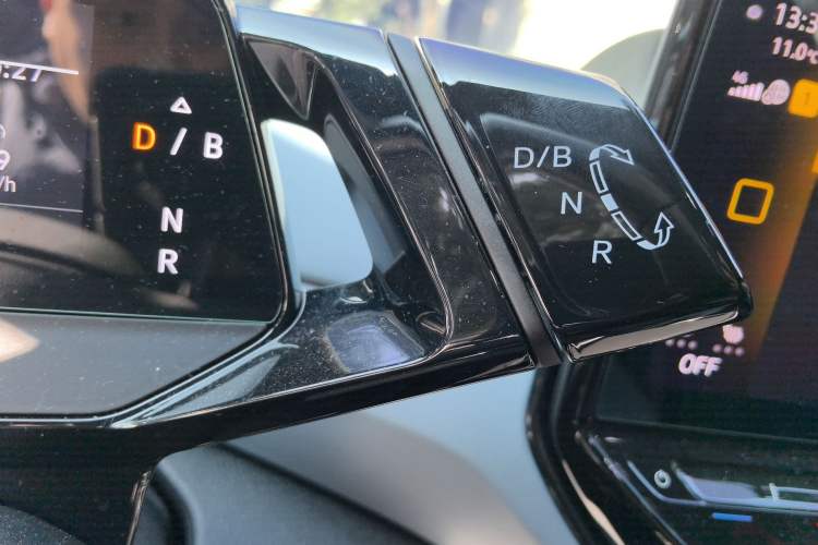 Used Volkswagen ID.4 X 2023 Pure Smart Edition Gear Lever