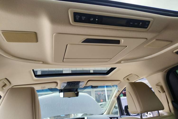 Used Toyota Vellfire 2021 Crown Dual-Engine 2.5L HV Supreme Edition
