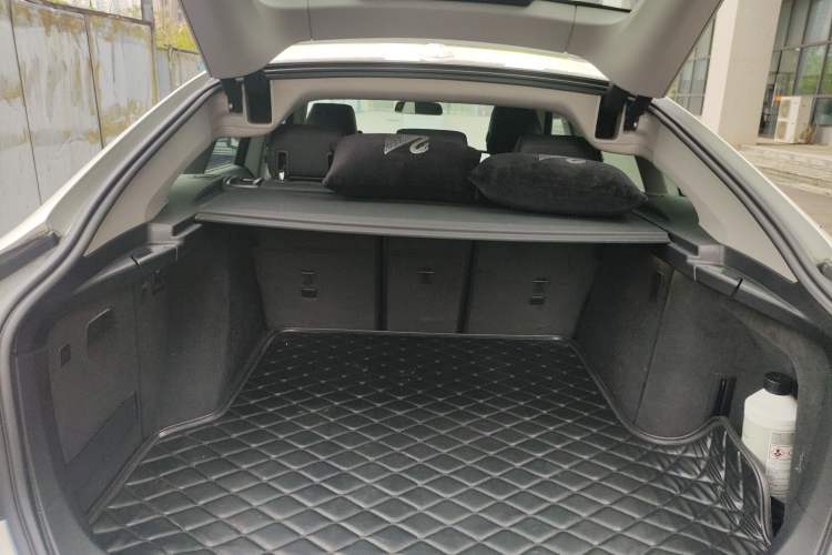 Used BMW 3 Series GT 2018 320i Sport Edition Trunk