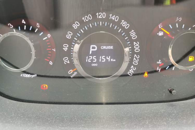 Used Luxgen Great 7 SUV 2013 Limited-Edition Sharp Model 2.2T Two-Wheel-Drive Smart Version Odometer Close Up