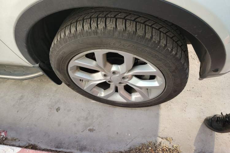 Used Land Rover Discovery Sport 2019 240 PS HSE Version China VI Standard Right Front Wheel Hub