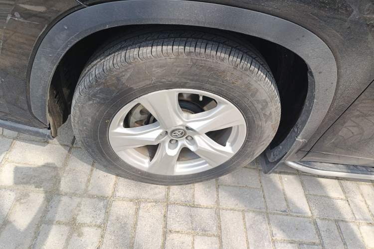 Used Toyota Highlander 2022 Dual-Engine 2.5L Two-Wheel Drive Elite Edition 5 Seats Left Front Wheel Hub