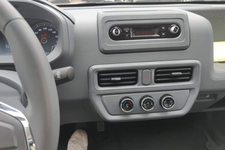 Used Wuling Yangguang 2025 Model 400km Bus Edition—Comfort Edition