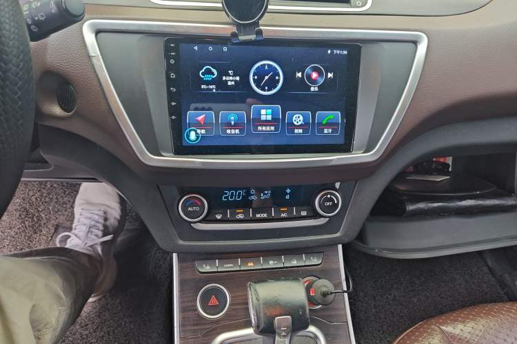 Used Land X7 2015 2.0T Panoramic Prestige Edition
