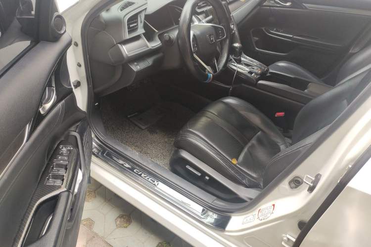 Used Honda Civic 2016 220TURBO CVT Prestige Edition
