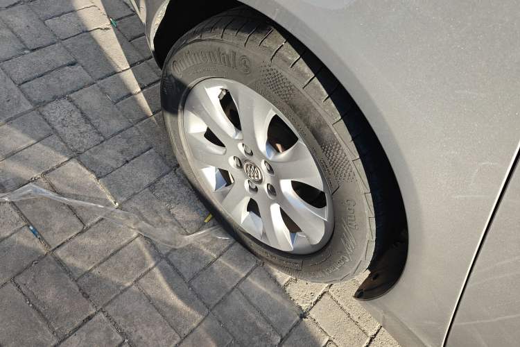 Used Buick Regal 2014 2.0L Leading Fashion Edition Exterior 8