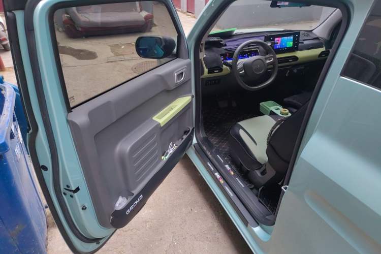 Used Geely Galaxy Panda 2023 Panda Mini 200km Endurance Bear
