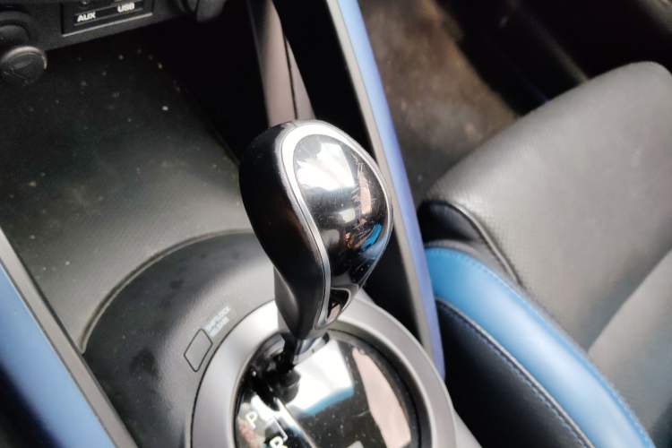 Used Hyundai Veloster 2015 1.6T Automatic Luxury Edition Gear Lever