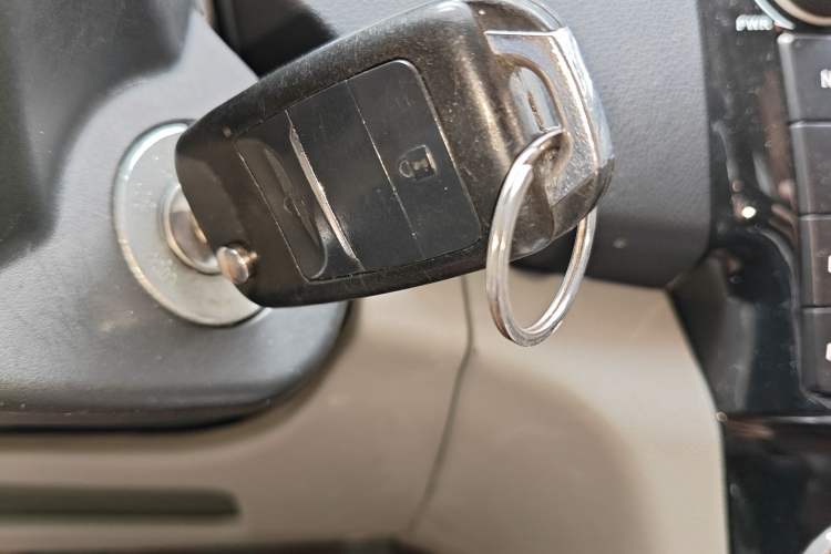 Used CHANGAN Alsvin V3 2015 1.4L Manual Warm-Hearted Model China V Standard