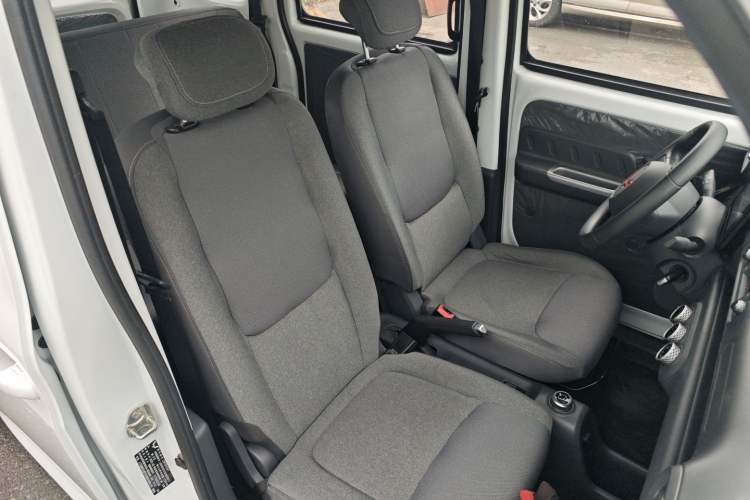 Used Wuling Zhiguang New Energy 2025 Standard Model Right Front Seat