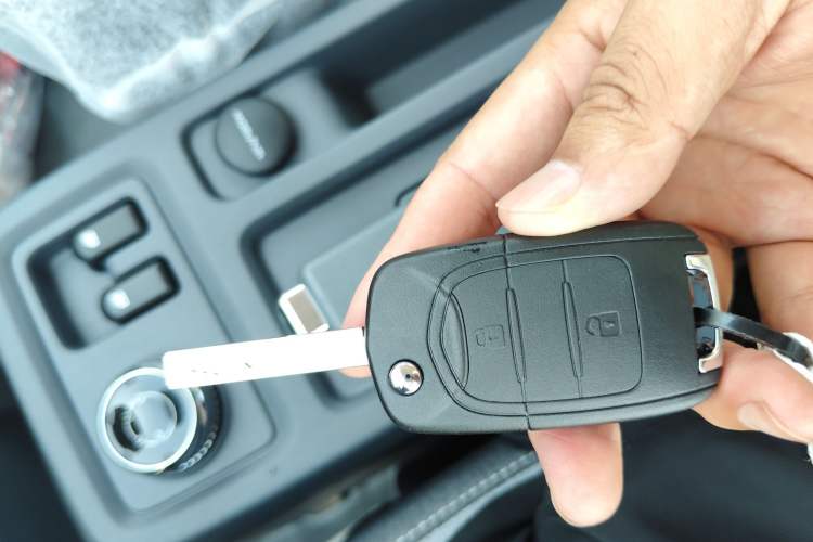 Used Wuling Yangguang 2024 300KM Comfort Version Passenger Van 75kW