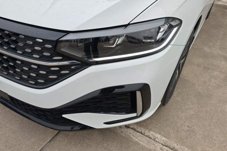 Used Volkswagen Lavida 2024 1.5L Automatic Starry Sky 5 Million Edition Left Front Headlight