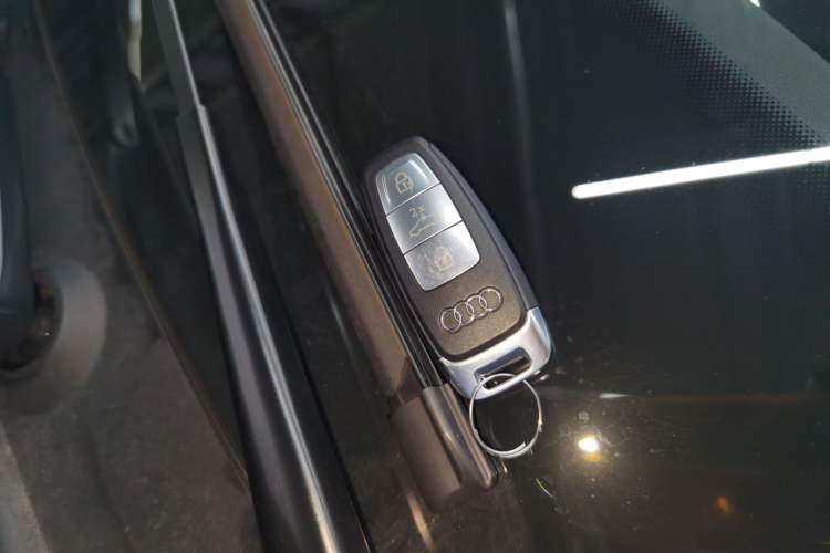 Used Audi Q5 e-tron 2023 40 e-tron Shining Edition Brocade Suit
