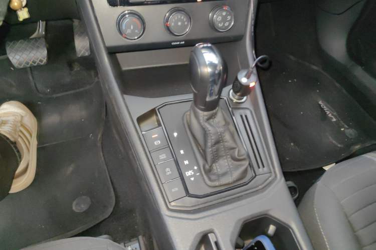 Used Volkswagen Lavida 2019 280TSI DSG Comfort Edition China VI standard Gear Lever