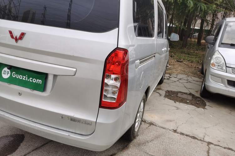 Used Wuling Rongguang V 2018 1.5L Standard Version
