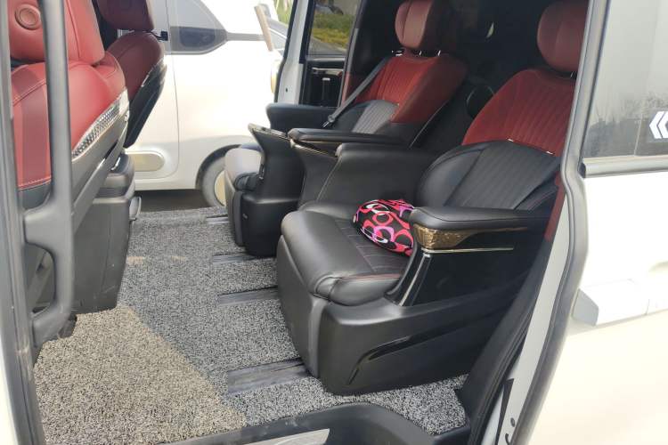 Used GAC Trumpchi M8 2023 Zongshi Series Dual-Motor YuZun Edition Left Rear Seat