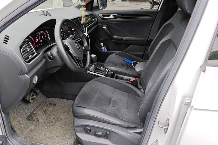 Used Volkswagen T-ROC 2019 280TSI DSG Two-Wheel-Drive Luxury Version China V Emission Standard Left Front Seat