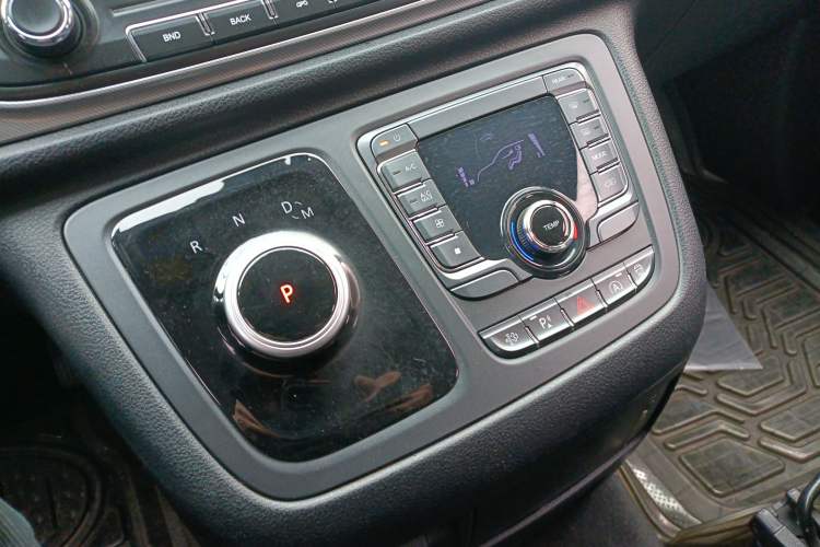 Used SAIC MAXUS G10 2021 2.0T Automatic Elite Edition Diesel 7-Seater
