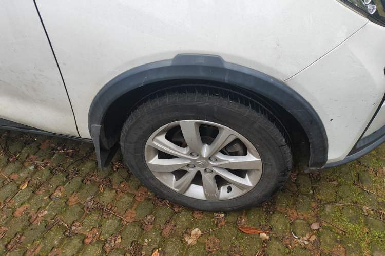 Used BYD Yuan 2017 1.5L Automatic Cool & Stylish Model Right Front Wheel Hub