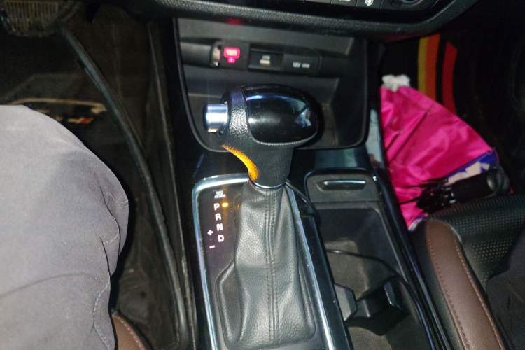 Used Kia K3 (Kai Shen) 2017 1.8L Automatic GLS Gear Lever