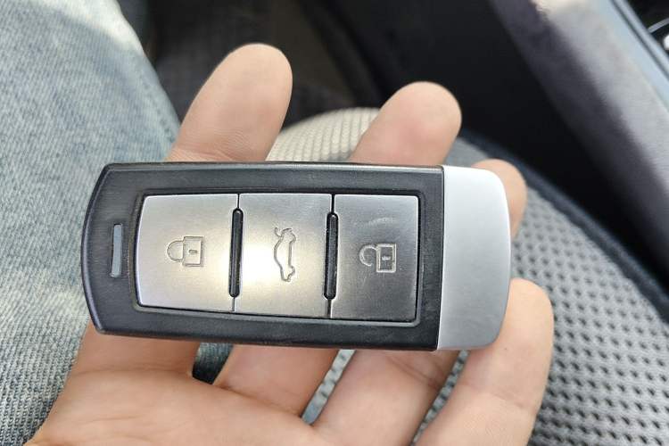 Used Sinotruk VGV U70 2020 1.5T Automatic Smart Luxury 7-Seater
