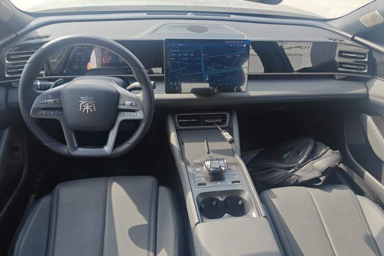 Used BYD Qin L 2025 DM-i Smart Drive 120KM Leading Model
