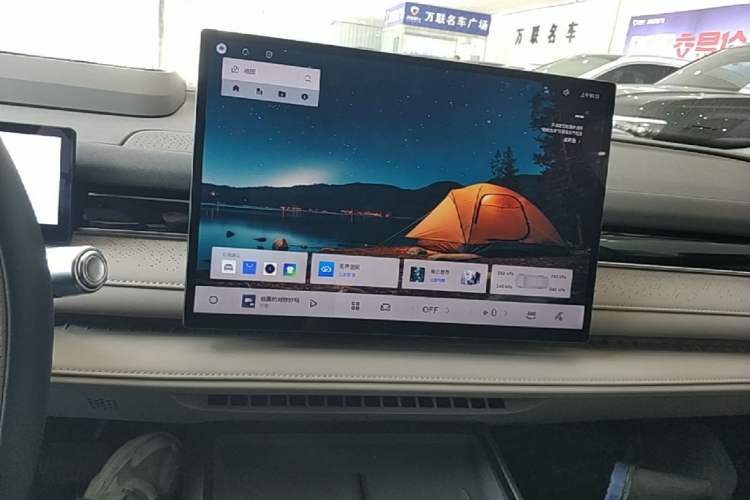 Used Geely Galaxy 8 2025 130km EM-P Starship Edition