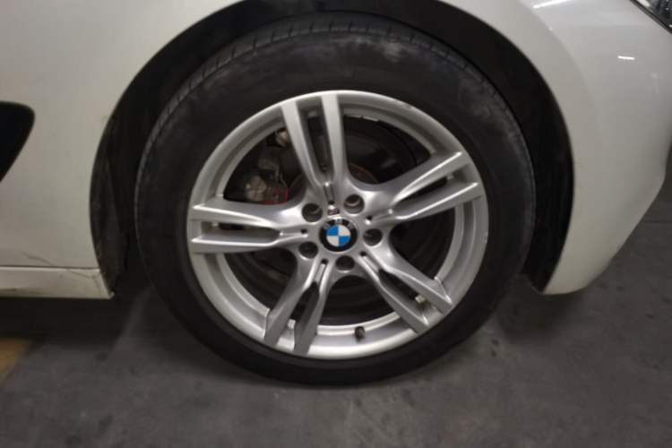 Used BMW 3 Series GT 2019 320i M Sport Package Right Front Wheel Hub