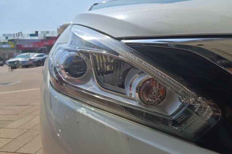Used Nissan Murano 2021 2.5L XL Two-Wheel Drive Smart Connect Luxury Edition Right Front Headlight