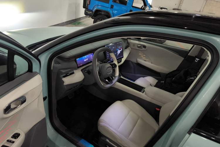 Used Lynk & Co 06 EM-P 2023 EM-P 126 Long-Range Halo