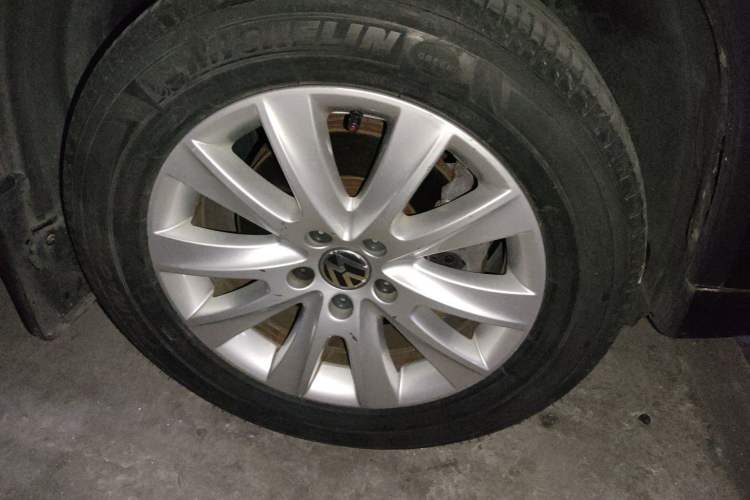 Used Volkswagen Tiguan 2012 2.0 TSI Automatic All-Wheel Drive Flagship Edition Right Front Wheel Hub