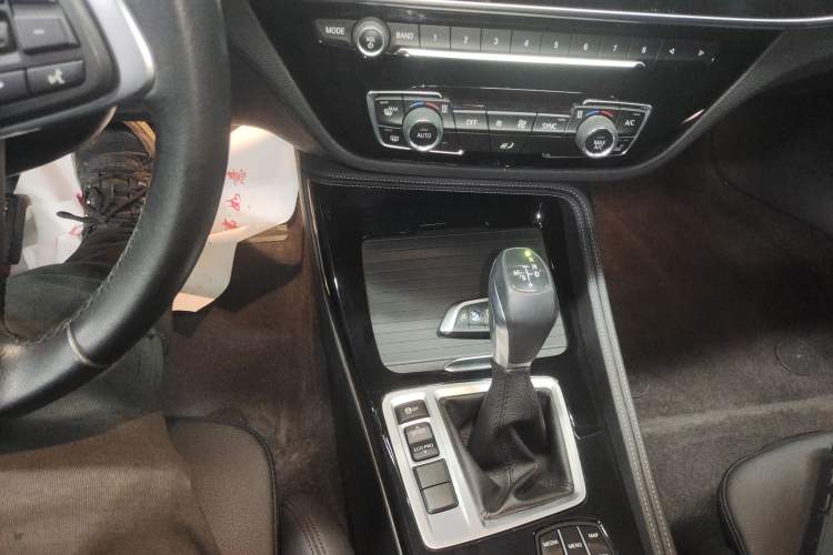 Used BMW 1 Series 2018 118i Design Package Edition Gear Lever