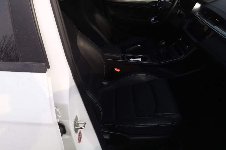 Used Geely Auto Emgrand 2019 Leading Edition 1.5L Manual Luxury Model China VI Standard
