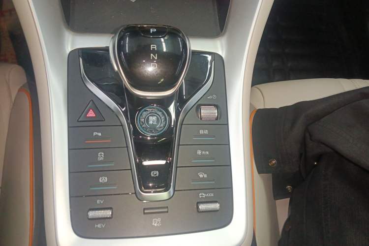 Used BYD Song Pro New Energy 2023 Champion Edition DM-i 71KM Beyond Model Gear Lever