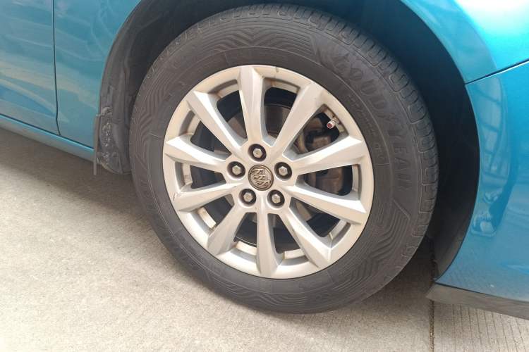 Used Buick GT 2012 GT 1.6L Automatic Fashion Edition Right Front Wheel Hub