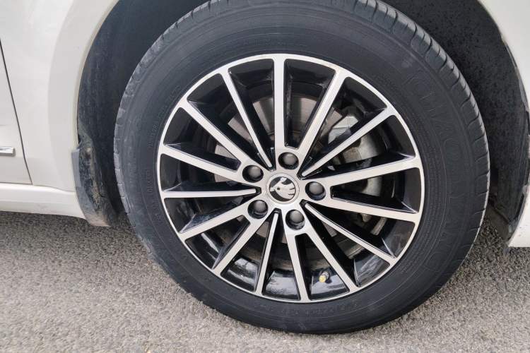Used Skoda Octavia 2018 TSI230 DSG Luxury Edition Right Front Wheel Hub