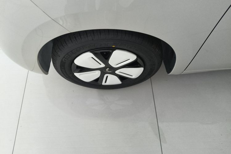 Used Wuling Hongguang MINIEV 2025 Four-Door Version Advanced Edition Left Front Wheel Hub