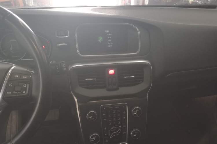 Used Volvo V40 2015 1.6T Zhiyi Edition