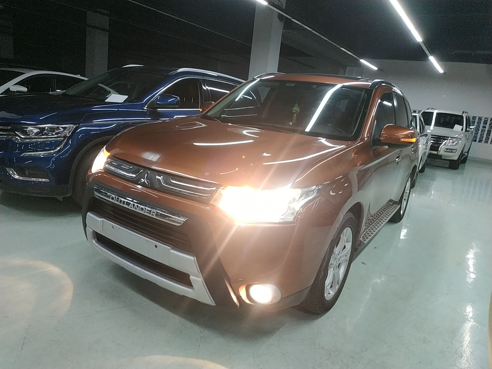 Под передней частью автомобиля