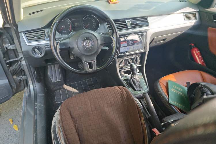 Used Volkswagen Bora 2015 Qihui Edition 1.6L Automatic Fashion Model Steering Wheel