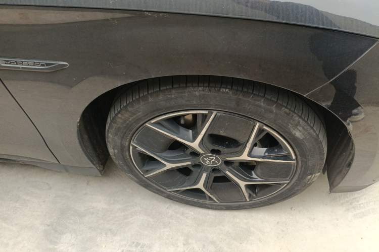 Used BYD Han 2024 EV Glory Edition 605KM Front-Wheel-Drive Premium Model